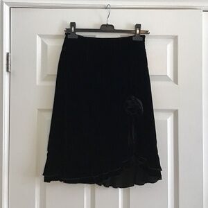 WD.NY Black silk/velvet skirt with ruffle trim hem size 8
